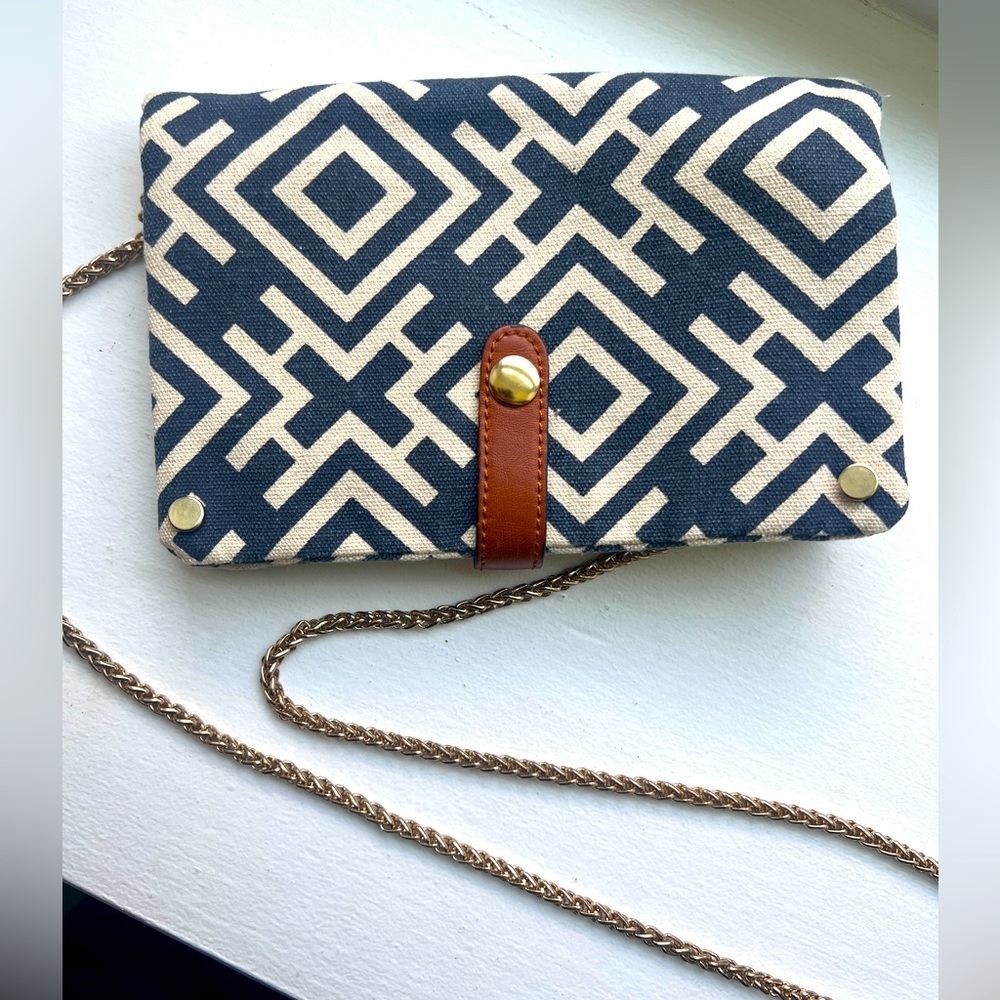 Printed Cross Body Gold Chain Purse | Francesca’s Collctions “Street Body” Bag